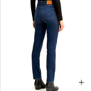 Levi’s 724 High Rise Straight dark wash size women’s 30